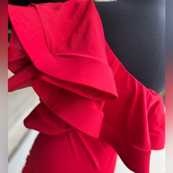 One shoulder Flounce midi - Picture 2 of 6